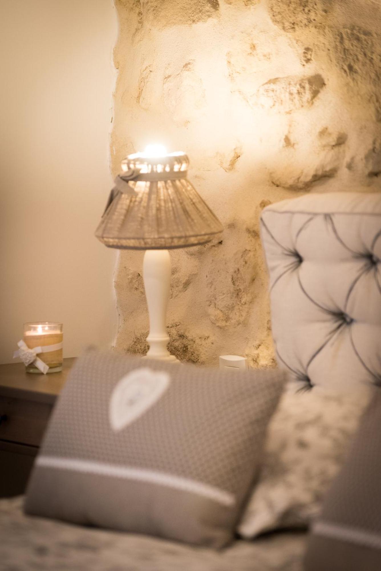 Le Relais De Pigasse Hotell Ouveillan Rum bild
