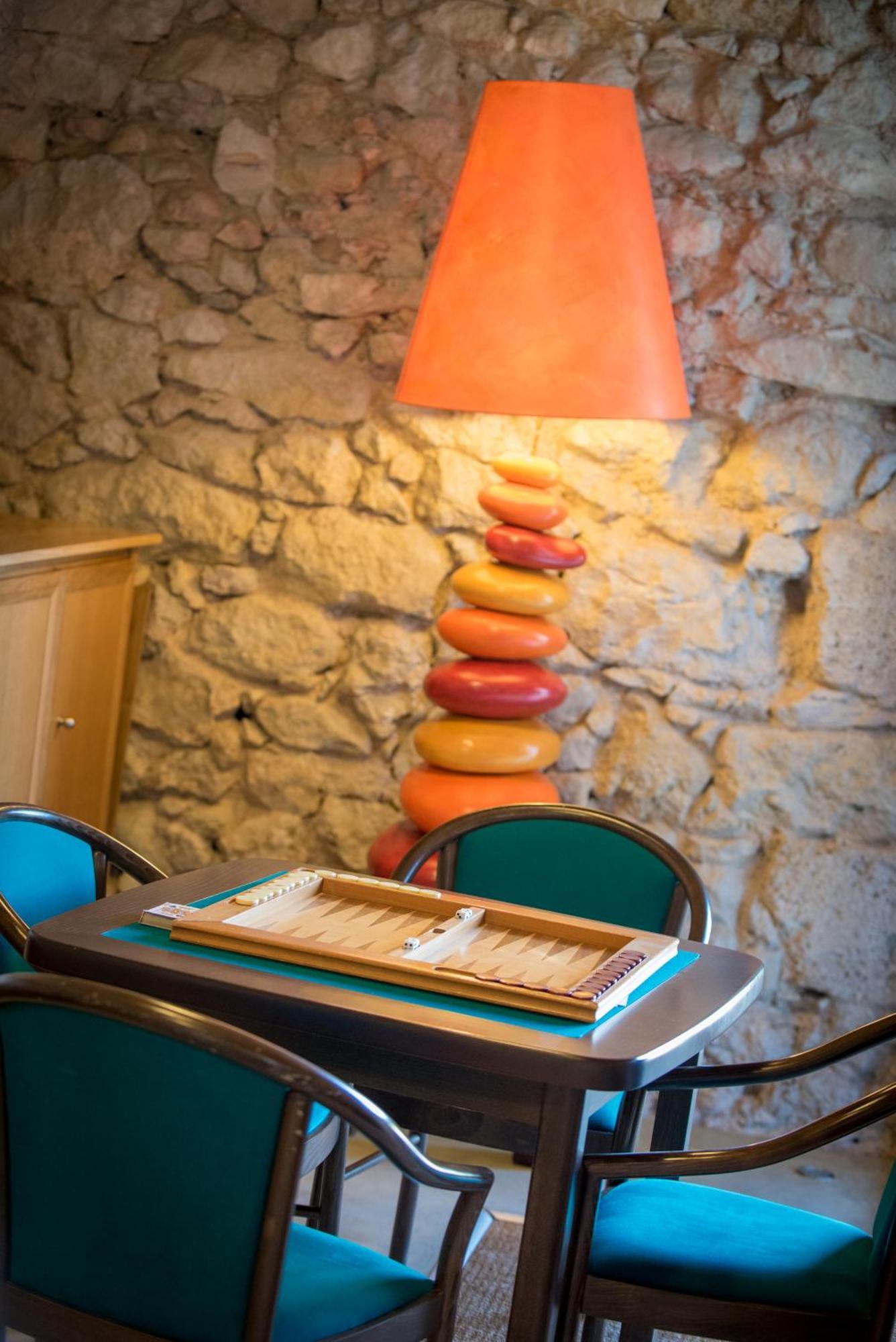 Le Relais De Pigasse Hotell Ouveillan Exteriör bild