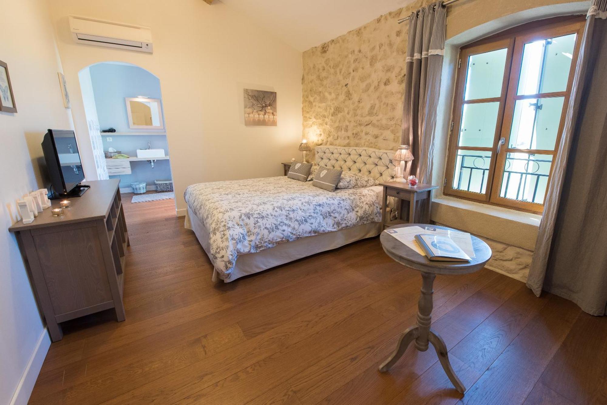 Le Relais De Pigasse Hotell Ouveillan Rum bild